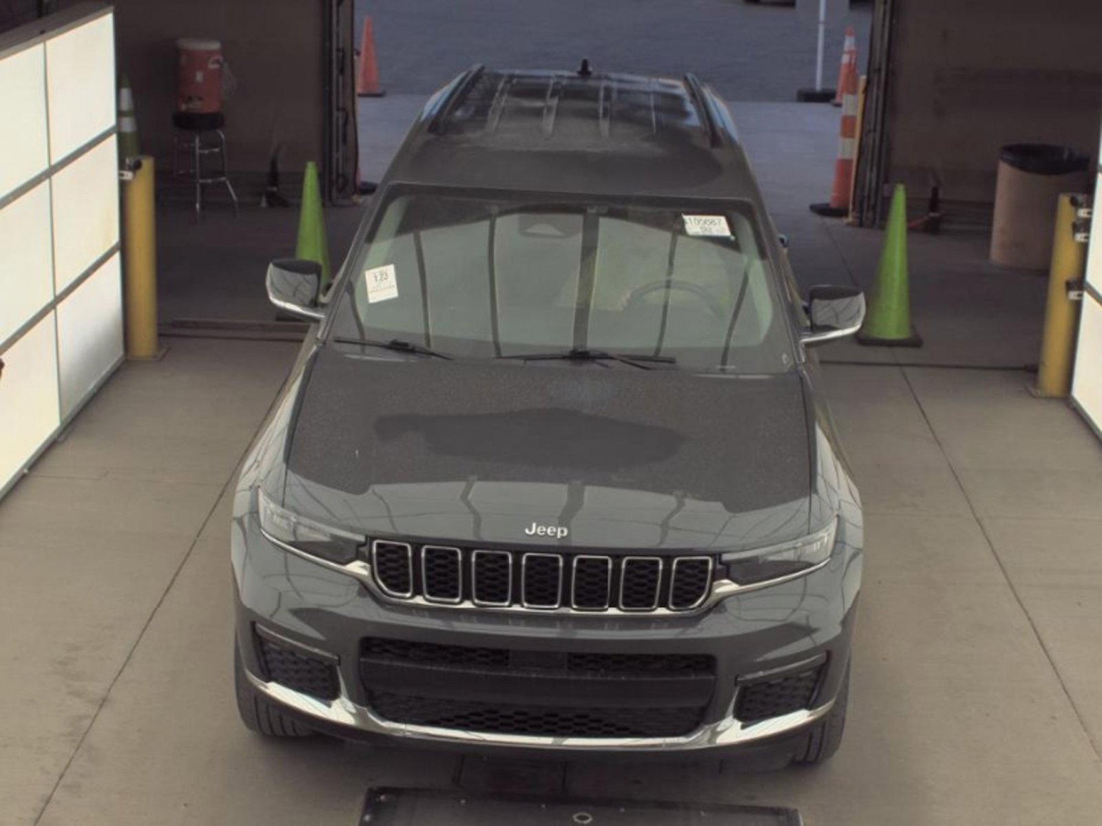 Used 2021 Jeep Grand Cherokee L Limited AWD/4WD image 2