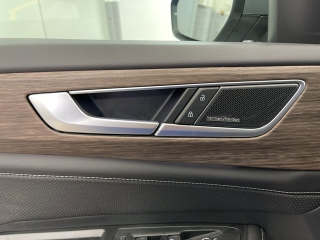 New 2025 Volkswagen Atlas SEL Premium R-Line image 23