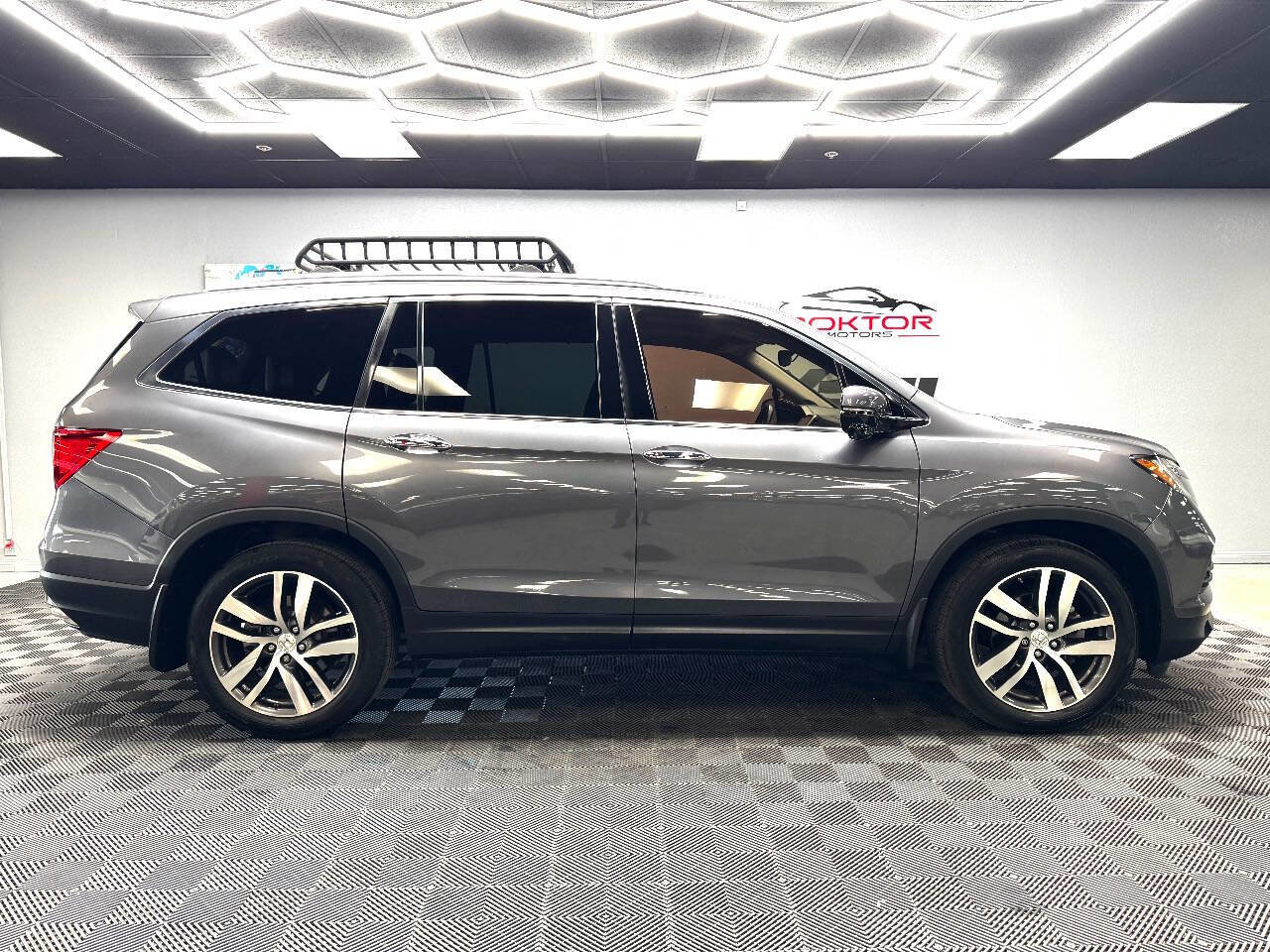 Used 2017 Honda Pilot Touring image 14