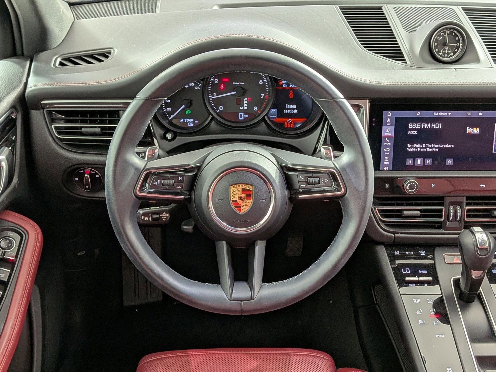 Certified 2023 Porsche Macan AWD/4WD image 15