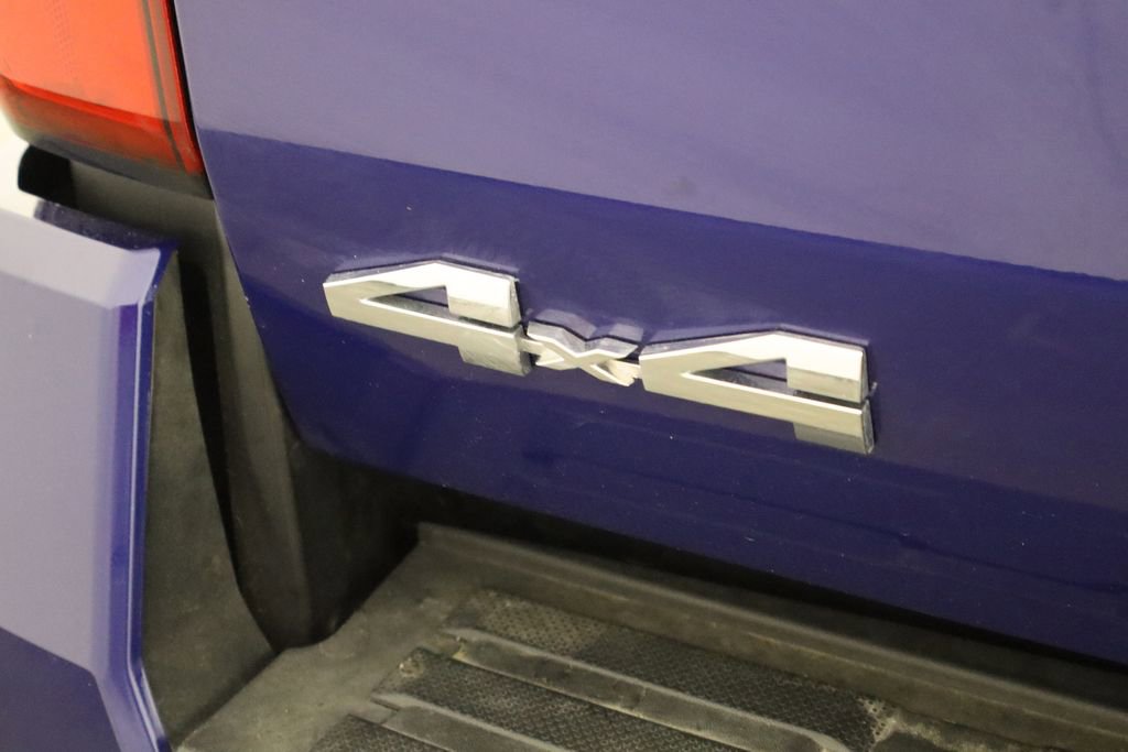 Used 2025 Toyota Tacoma SR5 AWD/4WD image 40