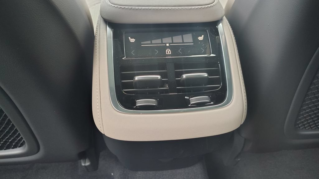 New 2026 Volvo XC90 B6 Plus AWD/4WD image 32