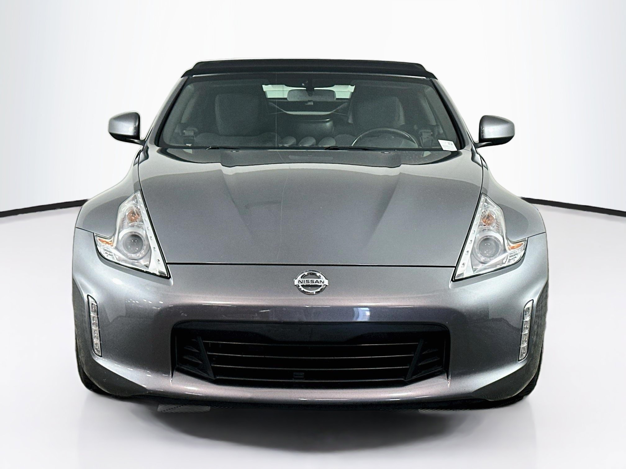 Used 2016 Nissan 370Z Roadster RWD image 2