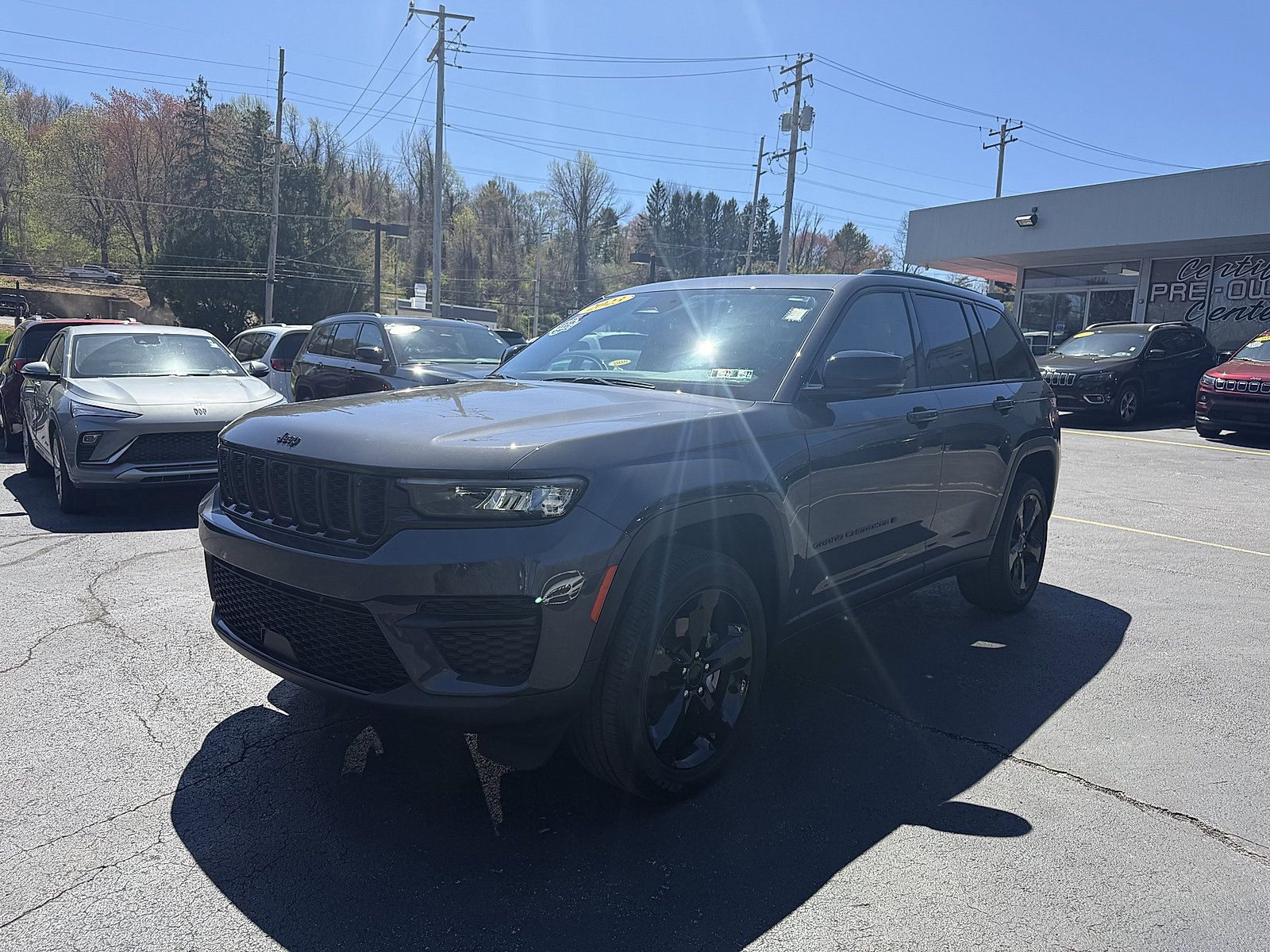 Certified 2023 Jeep Grand Cherokee Altitude image 3