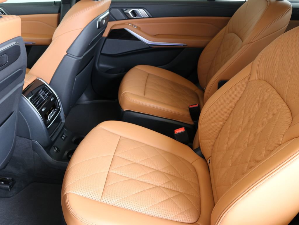 Used 2023 BMW X7 xDrive40i w/ M Sport Package AWD/4WD image 29