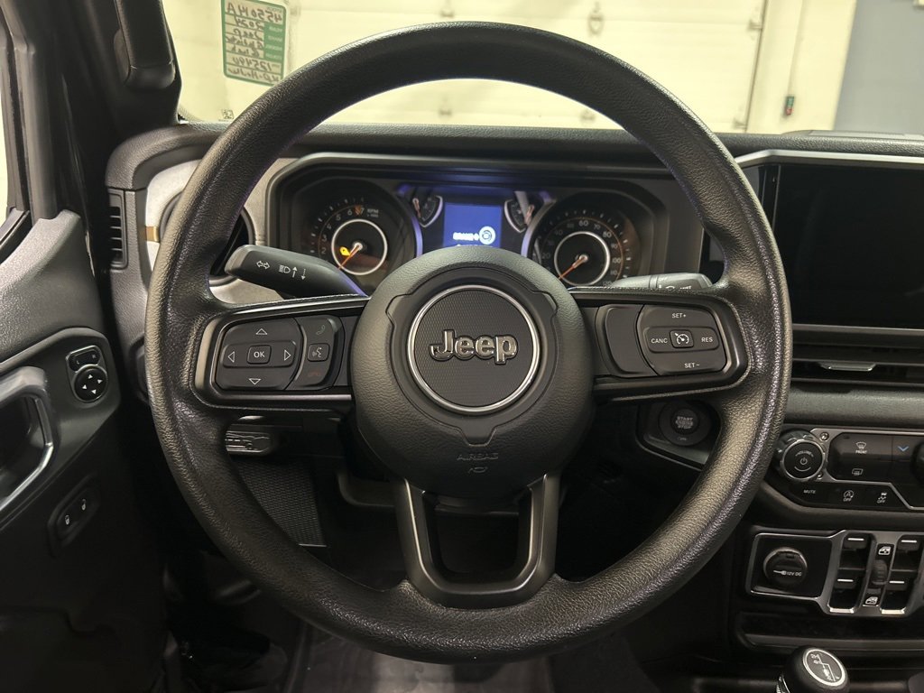 Used 2024 Jeep Gladiator Sport image 17