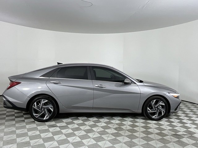 Used 2025 Hyundai Elantra SEL image 4