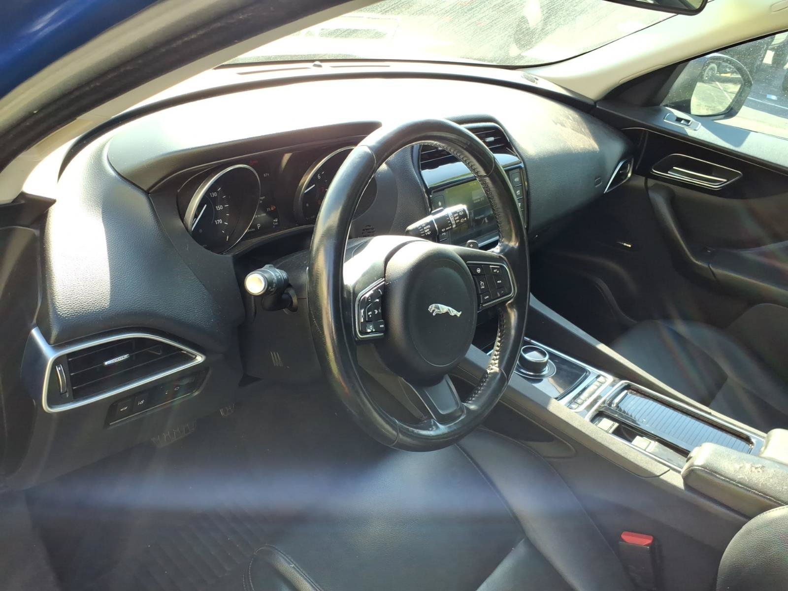 Used 2018 Jaguar F-PACE Premium AWD/4WD image 18
