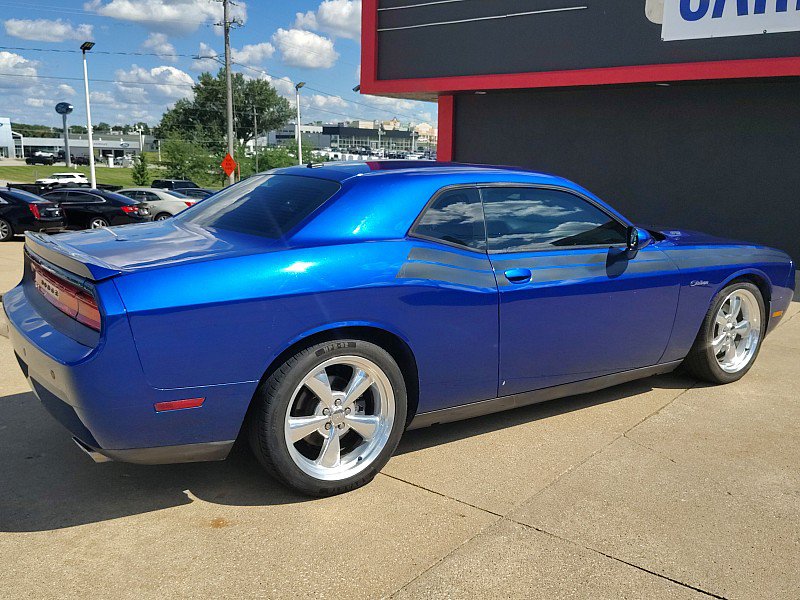 Used 2012 Dodge Challenger R/T RWD image 2