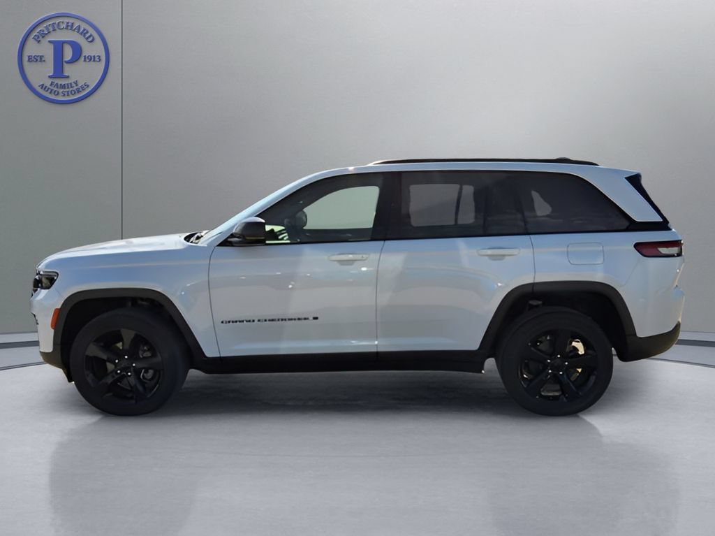 Used 2023 Jeep Grand Cherokee Altitude AWD/4WD image 4