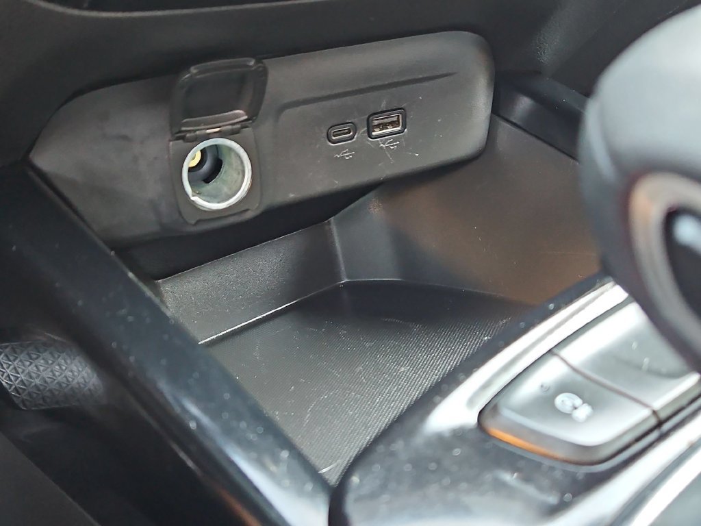 Used 2025 Chevrolet Trax LT w/ LT Convenience Package FWD image 21