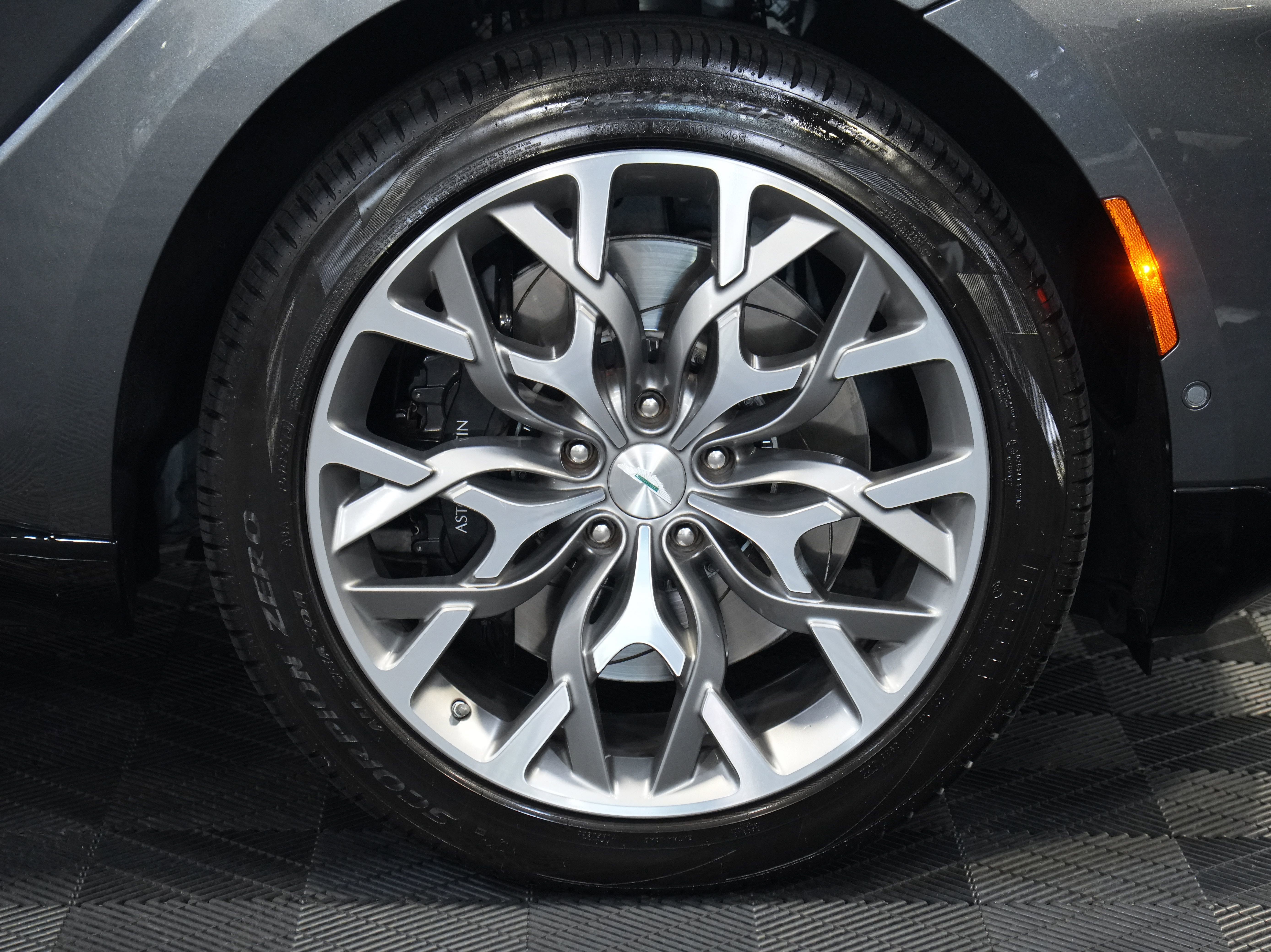 Used 2021 Aston Martin DBX AWD/4WD image 57