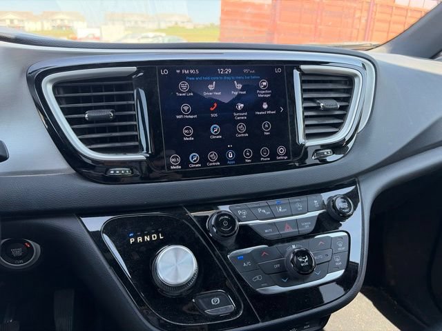 Used 2020 Chrysler Pacifica Touring-L w/ Advanced Safetytec Group AWD/4WD image 13