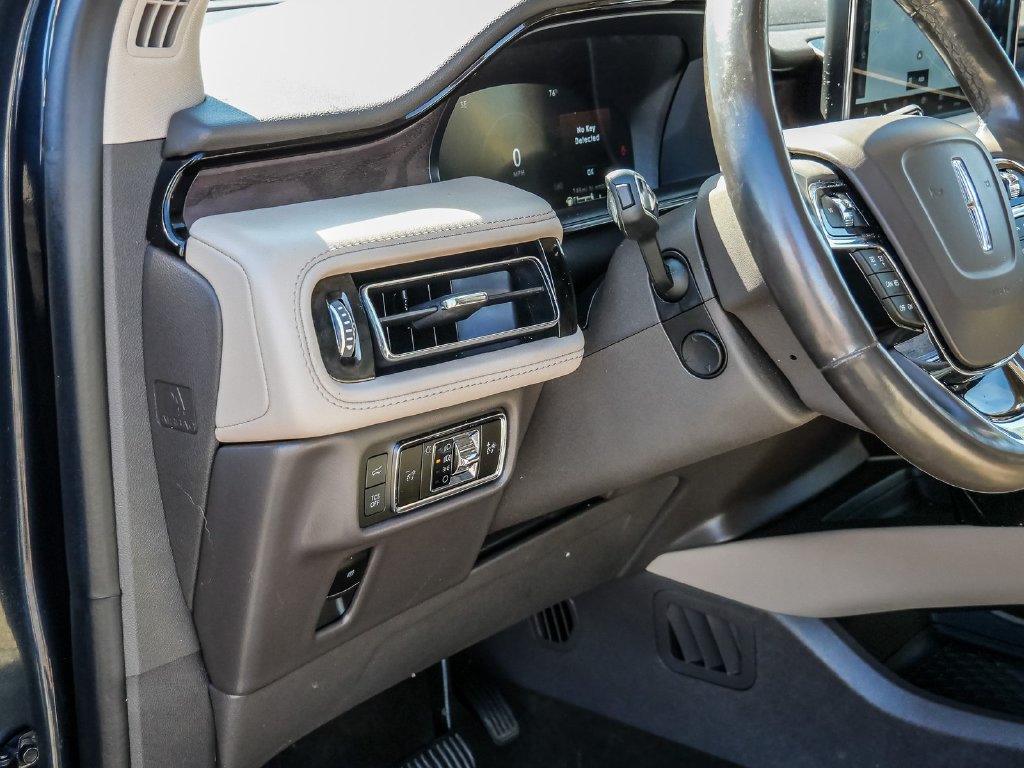 Used 2023 Lincoln Nautilus Reserve AWD/4WD image 34