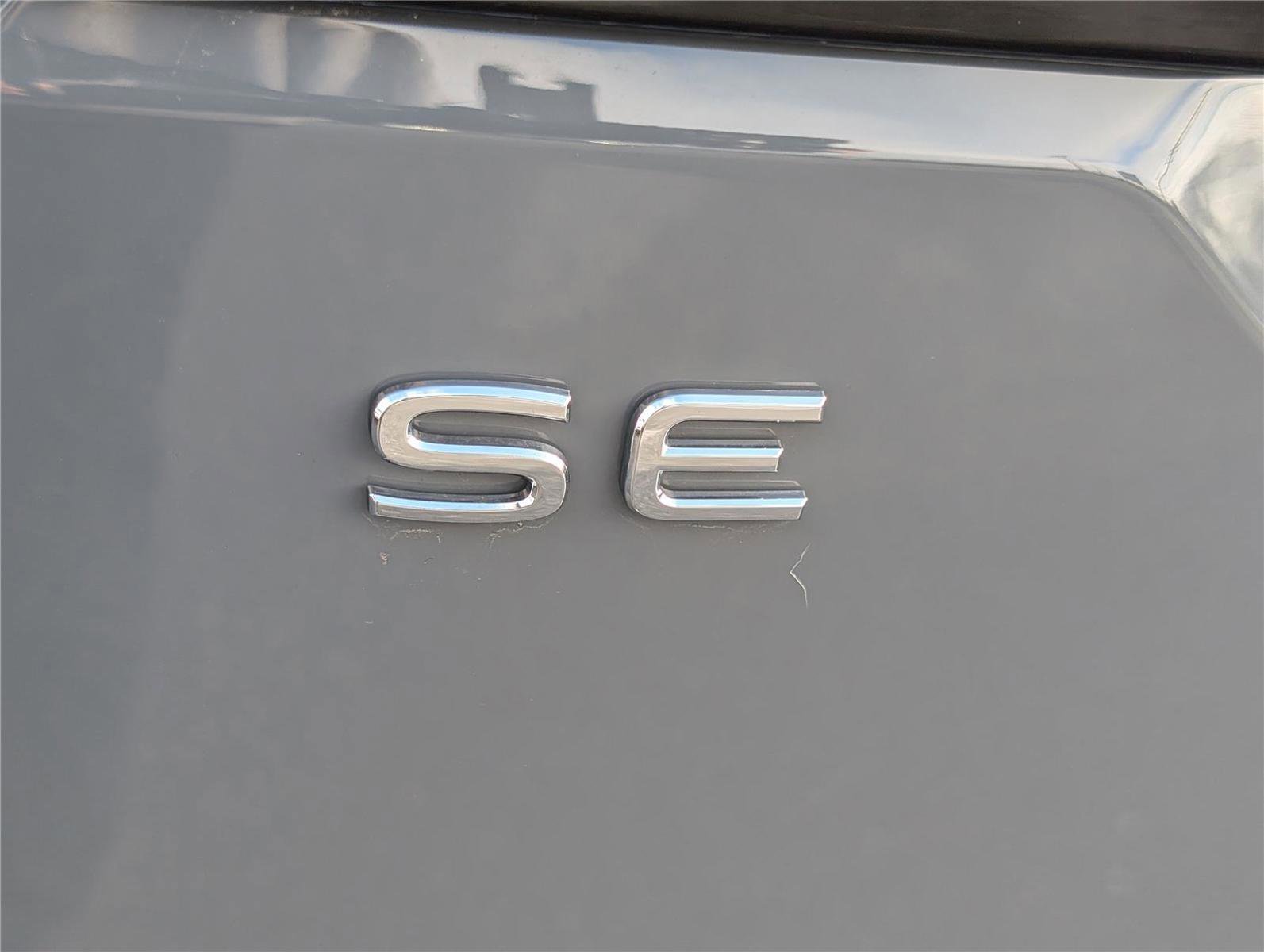 Used 2024 Volkswagen Atlas Peak Edition SE image 10