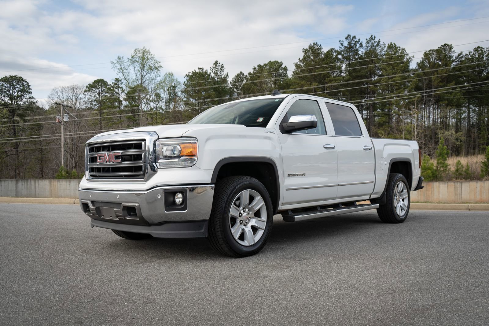 Used 2015 GMC Sierra 1500 SLT w/ Driver Alert Package AWD/4WD image 3