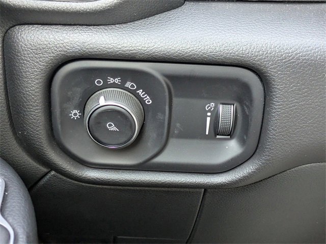 Used 2024 RAM 2500 Tradesman w/ Chrome Appearance Group image 26