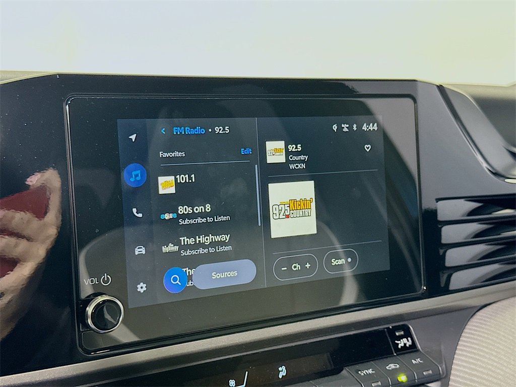 Used 2025 Toyota Camry SE image 28