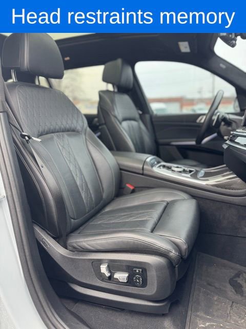 Used 2024 BMW X7 M60i w/ Executive Package image 29