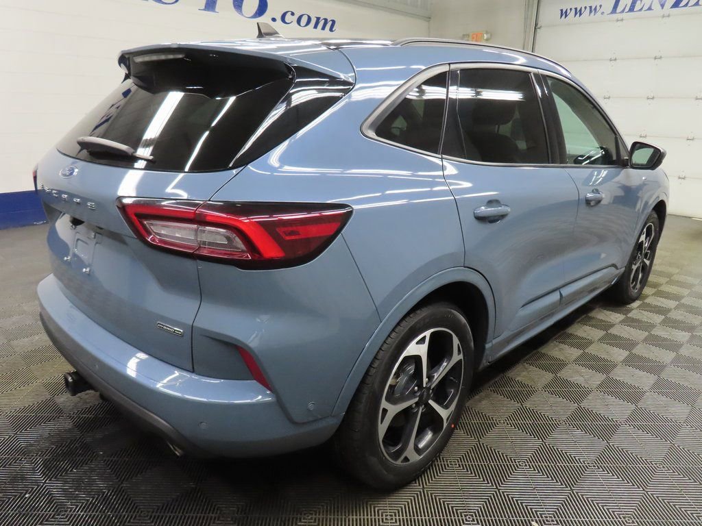 Used 2023 Ford Escape ST-Line Elite w/ Premium Technology Package image 4