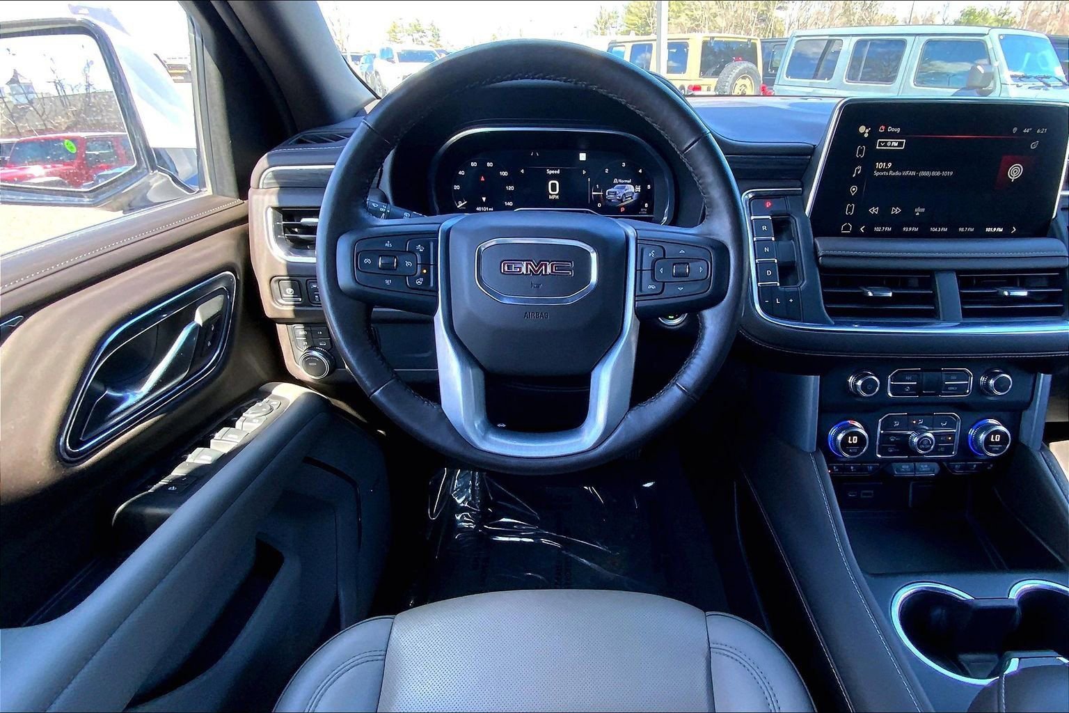 Used 2022 GMC Yukon SLT w/ SLT Premium Package image 5