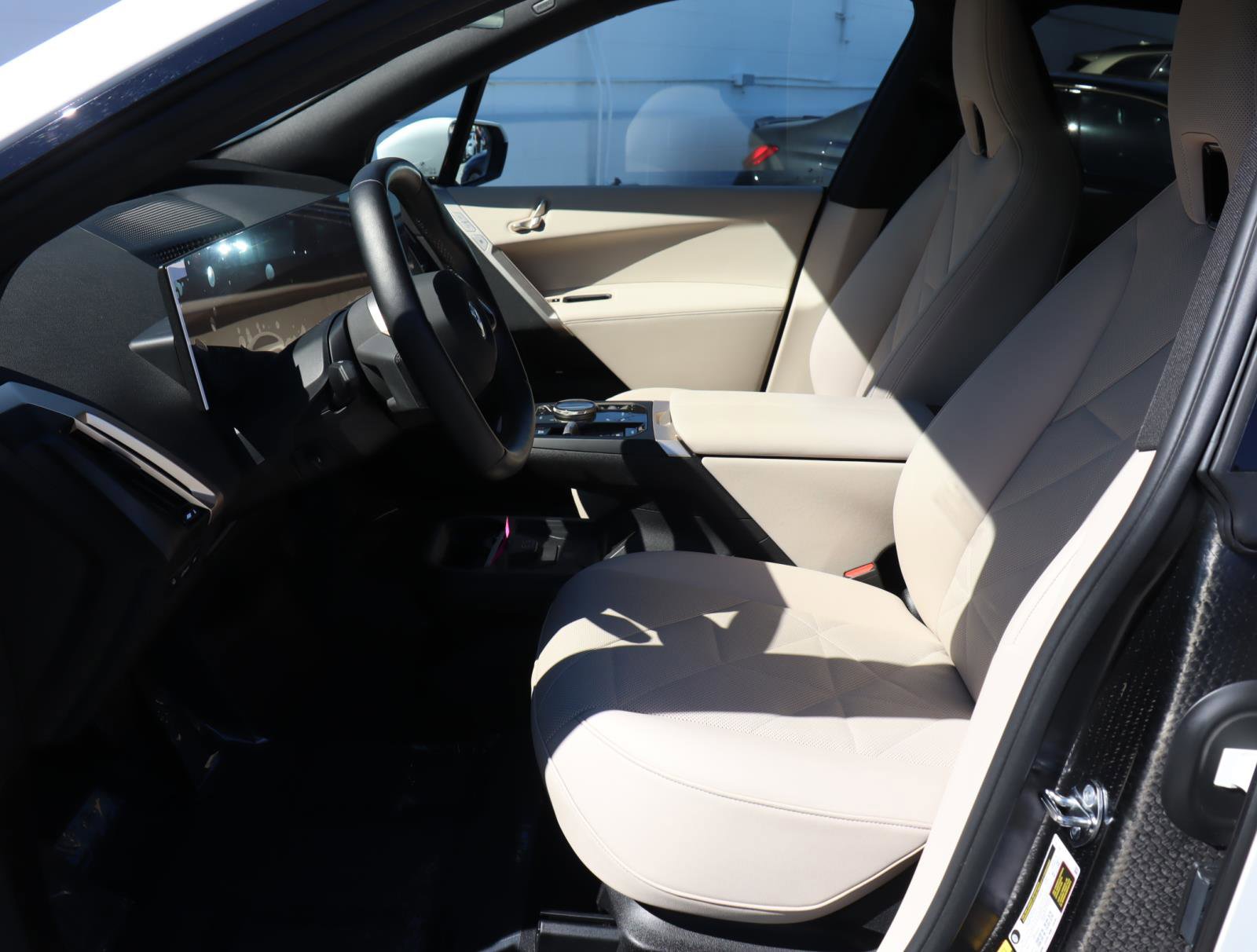 Used 2025 BMW iX xDrive50 w/ Convenience Package image 17