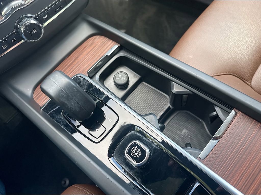 Used 2023 Volvo XC60 B5 Plus w/ Protection Package Premier image 18