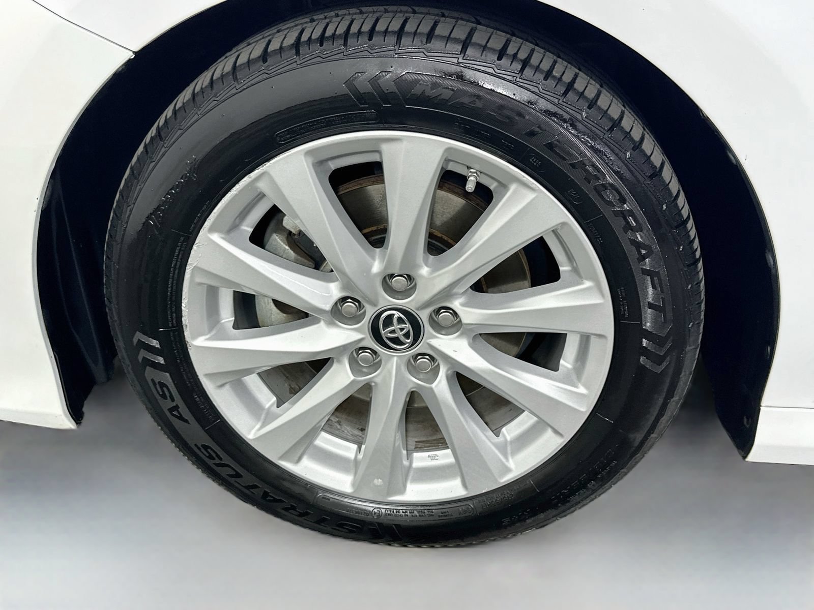 Used 2019 Toyota Camry LE FWD image 29