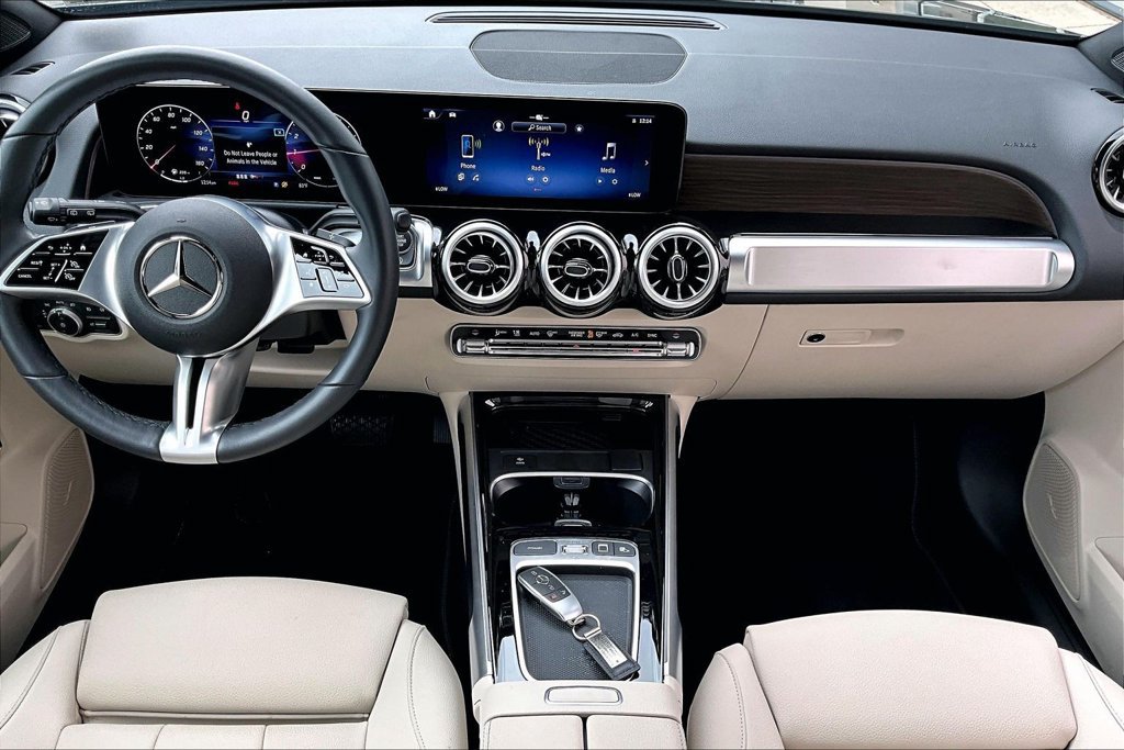 Used 2026 Mercedes-Benz GLB 250 4MATIC image 24