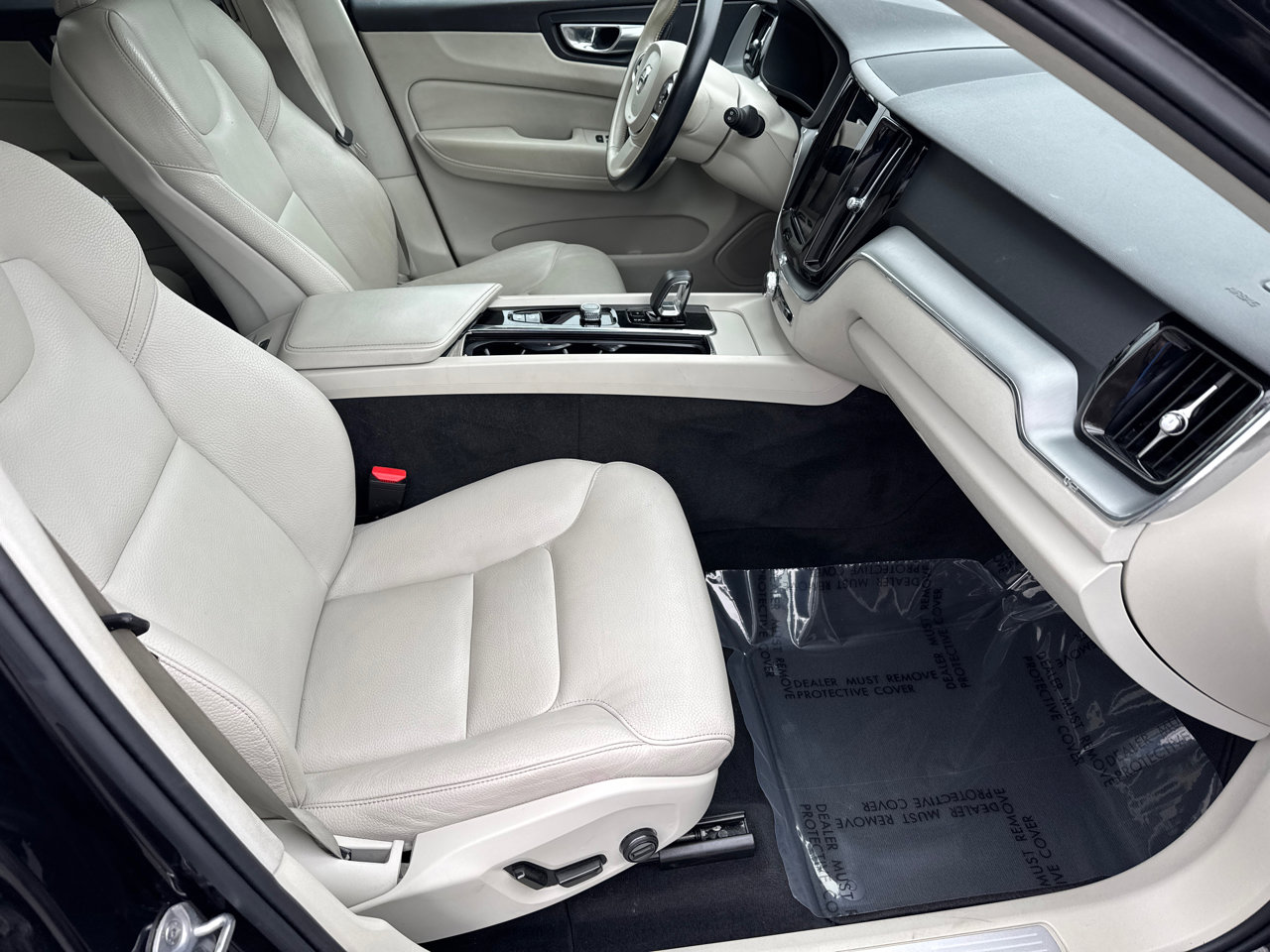 Used 2024 Volvo XC60 B5 Core image 13