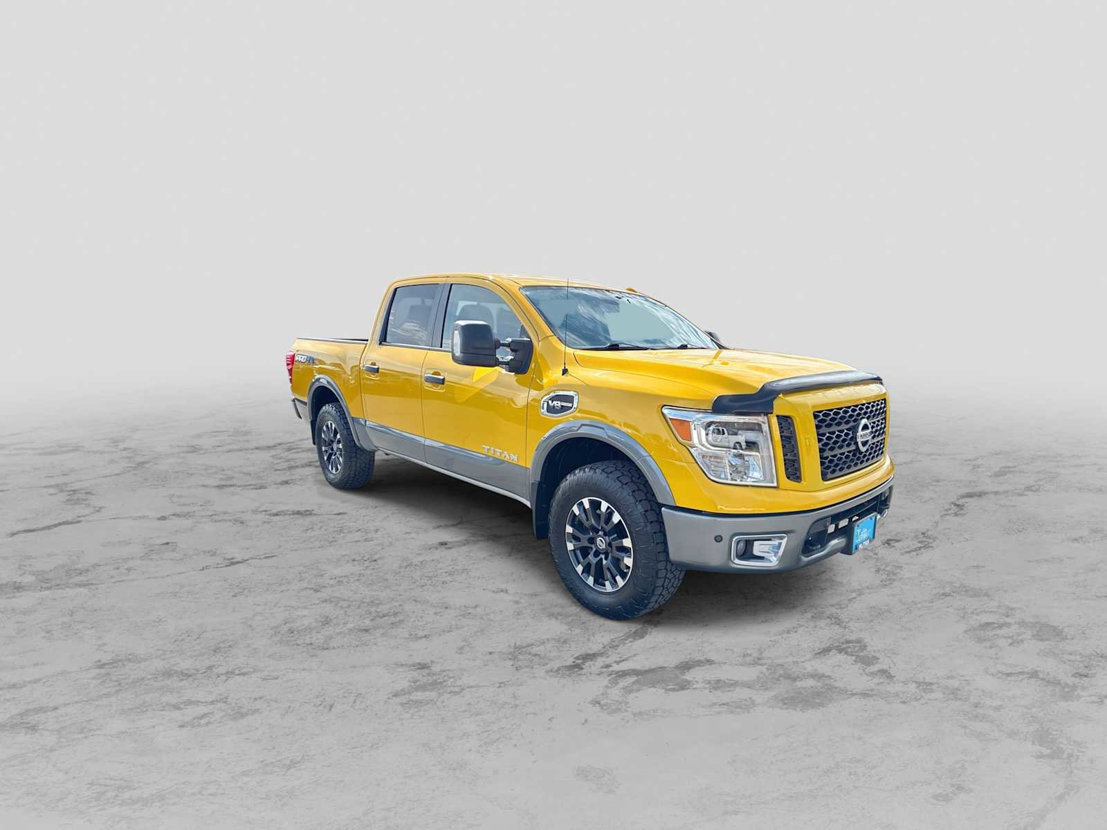 Used 2017 Nissan Titan S image 2