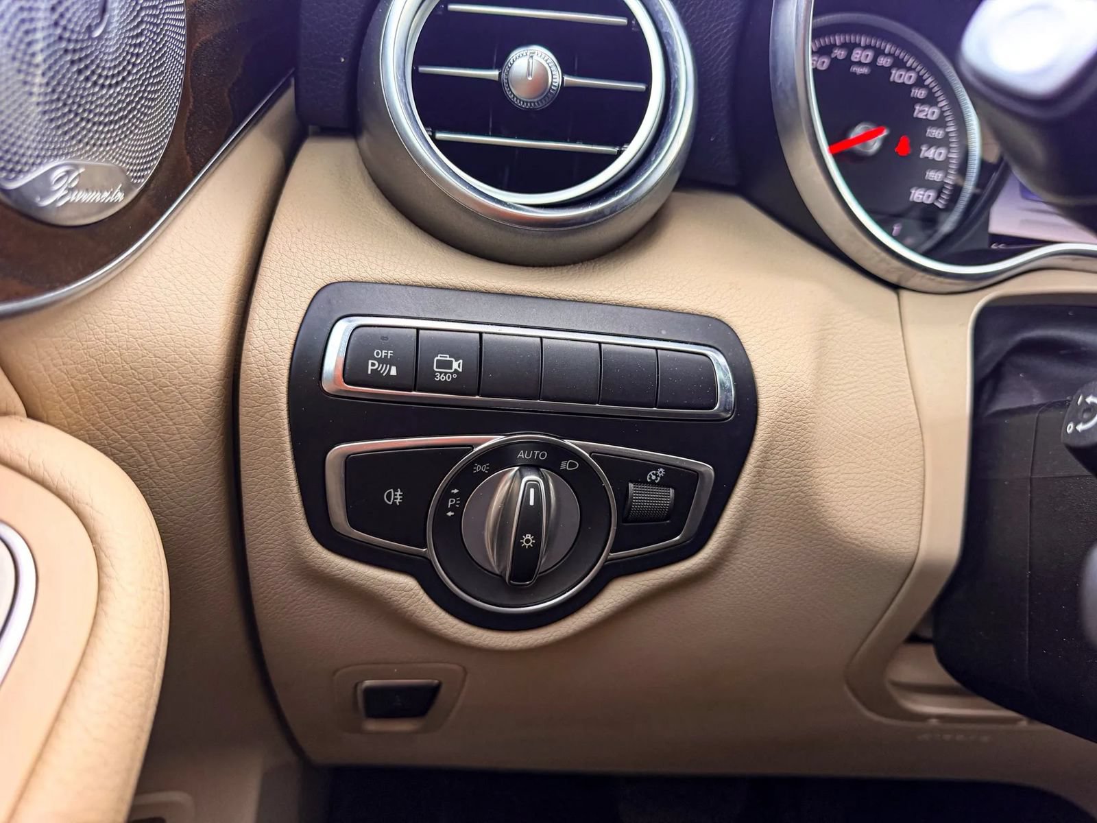 Used 2018 Mercedes-Benz GLC 300 4MATIC image 32