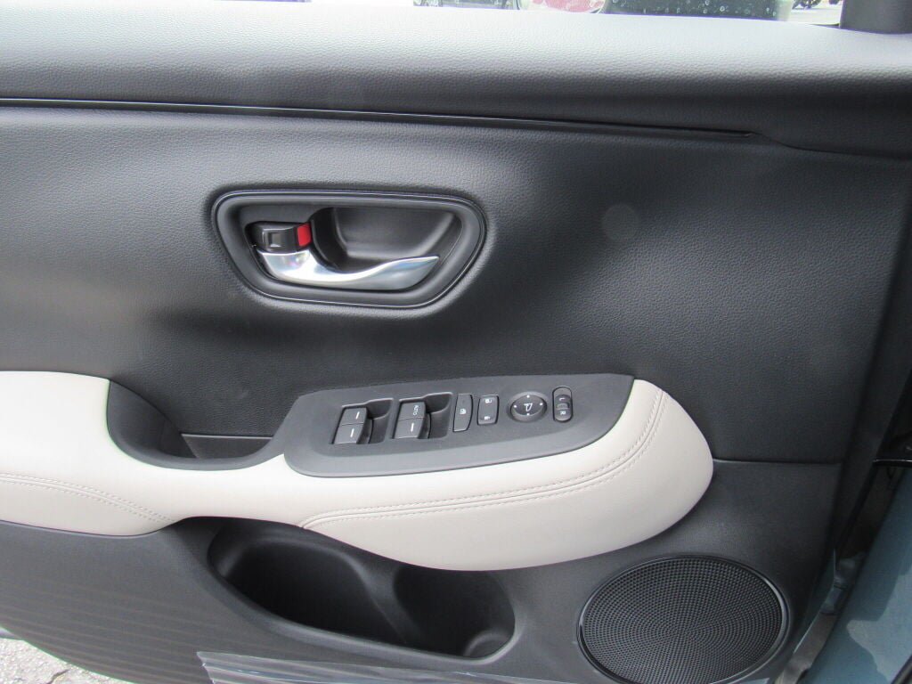 Certified 2024 Honda HR-V LX image 16