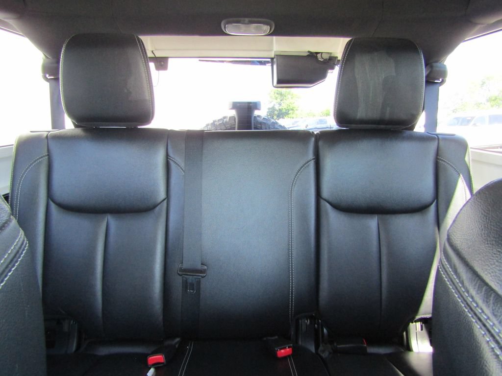 Used 2016 Jeep Wrangler Unlimited Rubicon AWD/4WD image 23