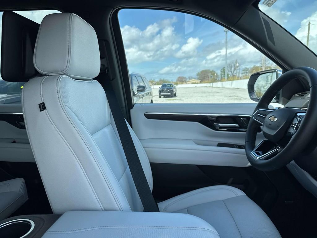 New 2026 Chevrolet Suburban Premier RWD image 12
