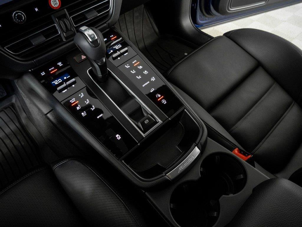 New 2026 Porsche Macan AWD/4WD image 18