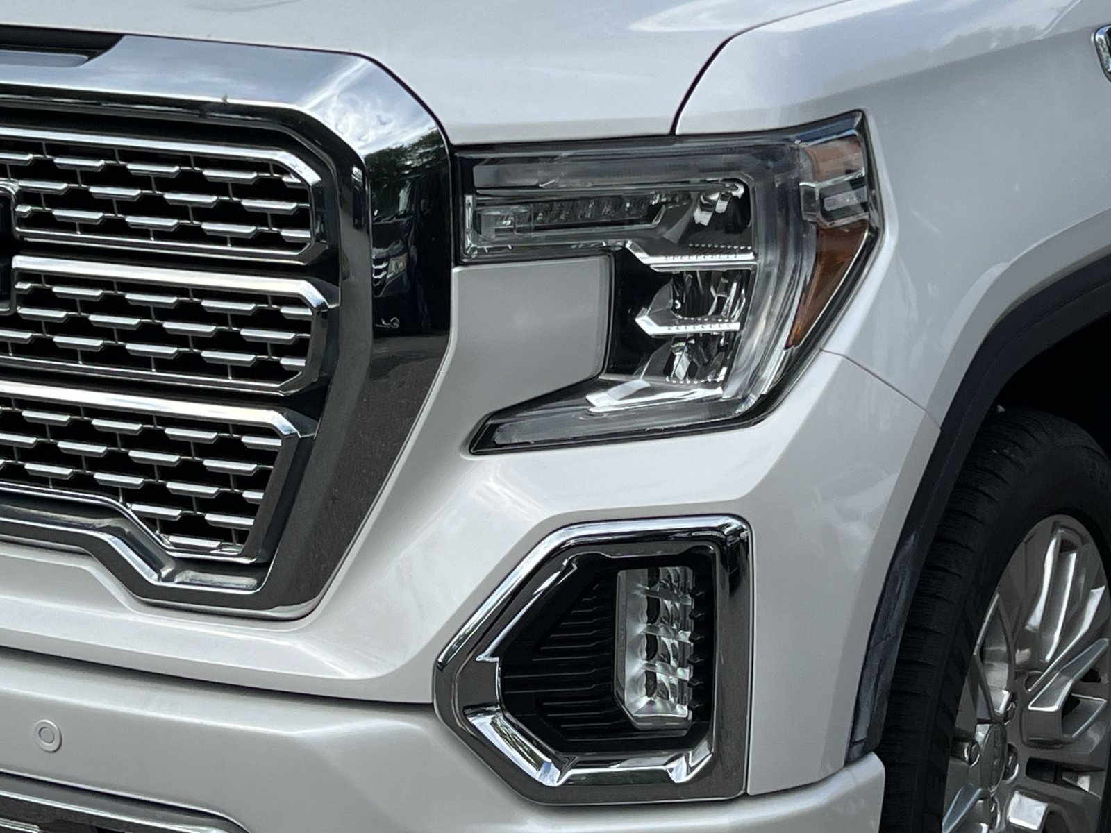 Used 2020 GMC Sierra 1500 Denali w/ Denali Ultimate Package AWD/4WD image 13