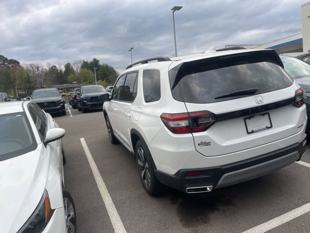 Used 2025 Honda Pilot Touring image 12