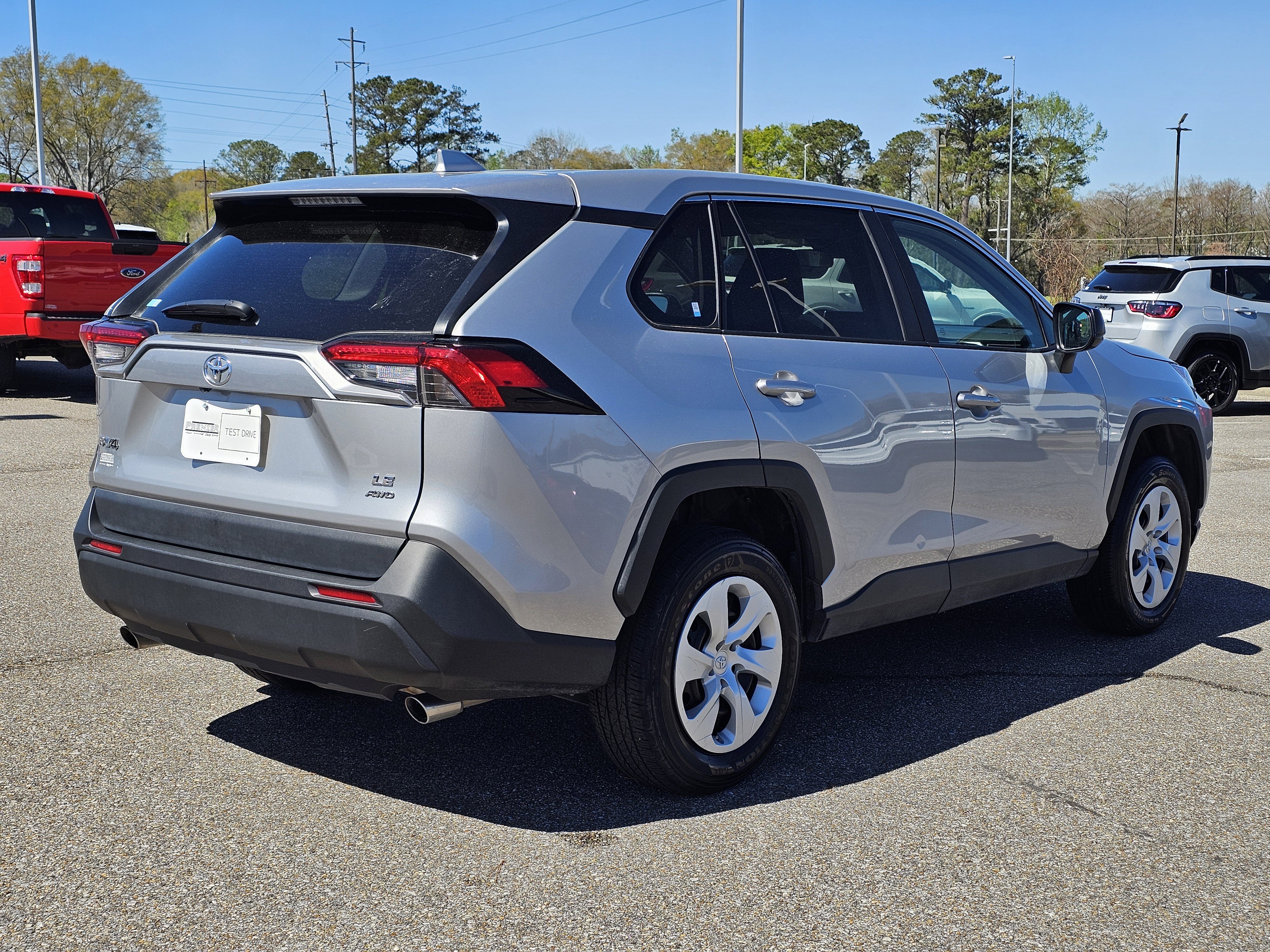 Used 2024 Toyota RAV4 LE image 8
