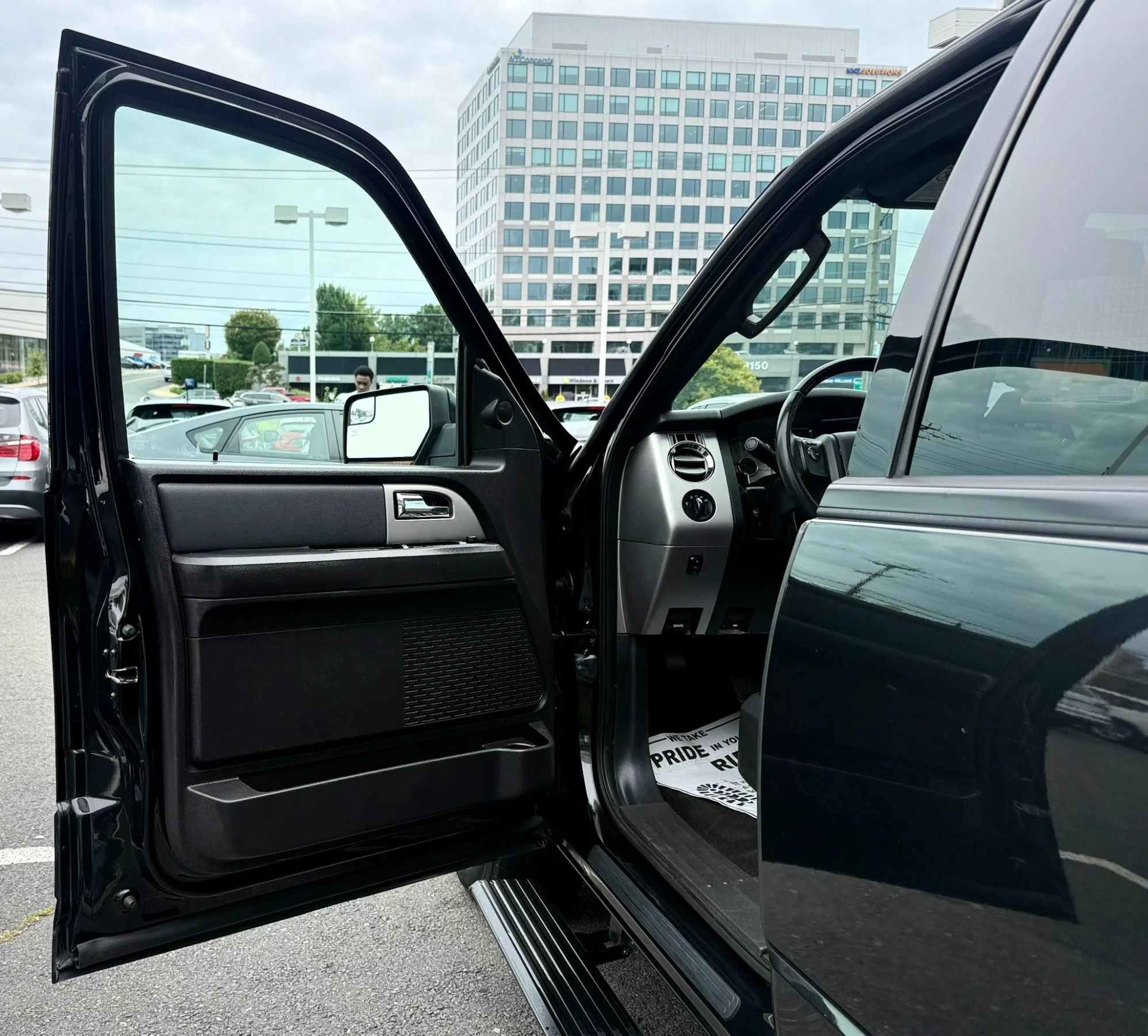 Used 2012 Ford Expedition Limited AWD/4WD image 9