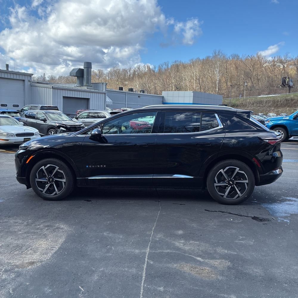 Used 2025 Chevrolet Equinox EV LT w/ Convenience Package image 4