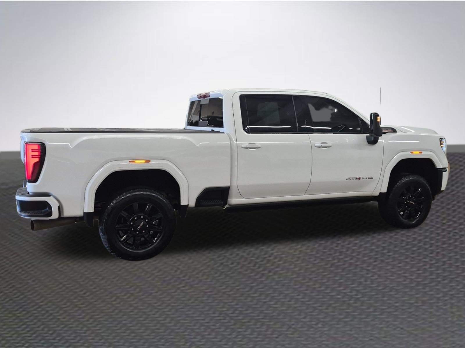 Used 2025 GMC Sierra 2500 AT4 w/ AT4 Premium Plus Package AWD/4WD image 4