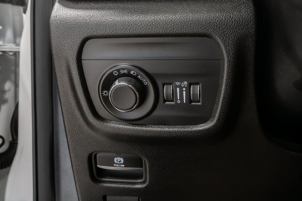 Used 2024 Jeep Grand Cherokee Altitude AWD/4WD image 13