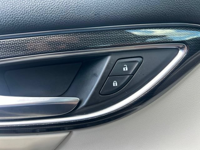 Used 2021 Buick Envision Essence FWD image 17