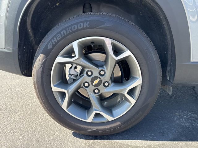 Used 2025 Chevrolet Trax LT FWD image 9