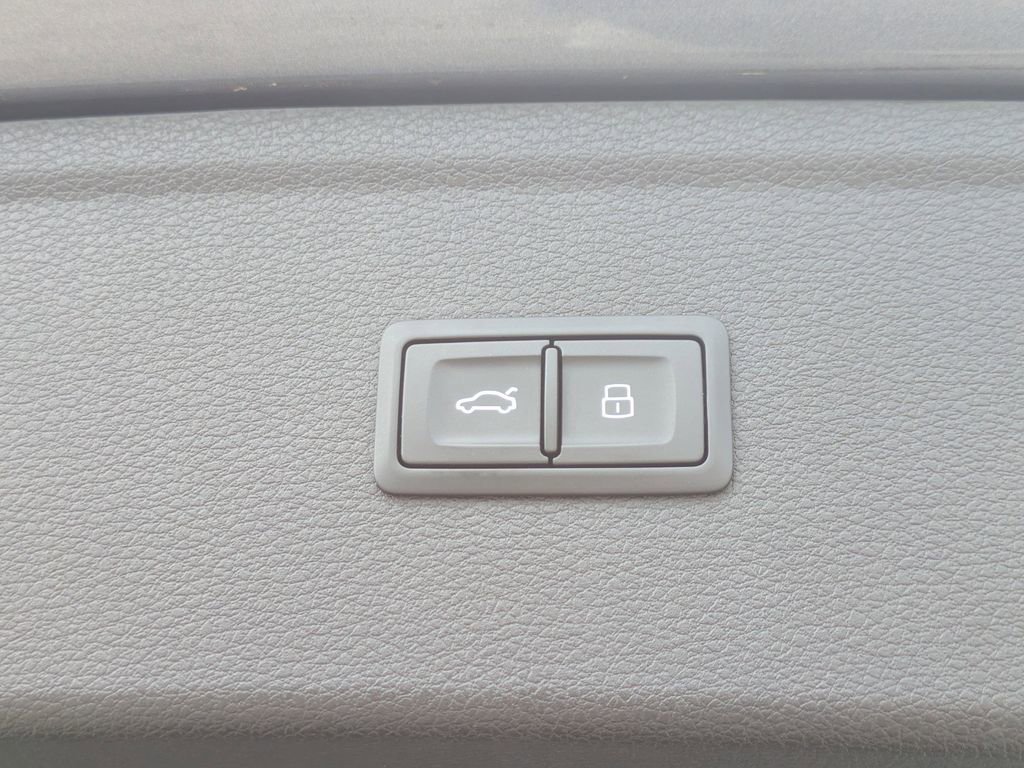 Used 2018 Audi Q5 2.0T Premium Plus w/ Premium Plus Package image 13