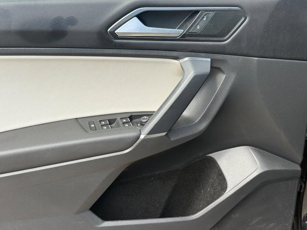 Used 2018 Volkswagen Tiguan SE AWD/4WD image 25