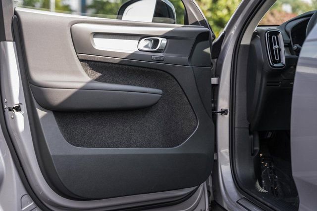 Used 2026 Volvo XC40 B5 Plus w/ Protection Package Premier image 33