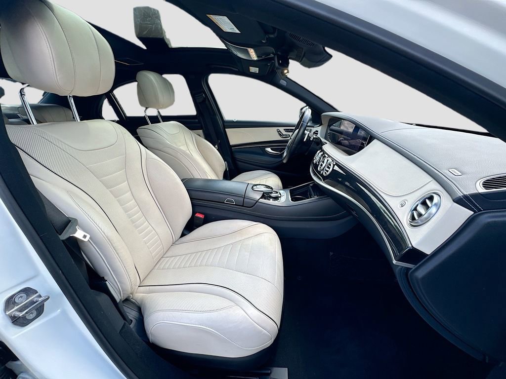 Used 2020 Mercedes-Benz S 560 Sedan w/ Premium Package image 31