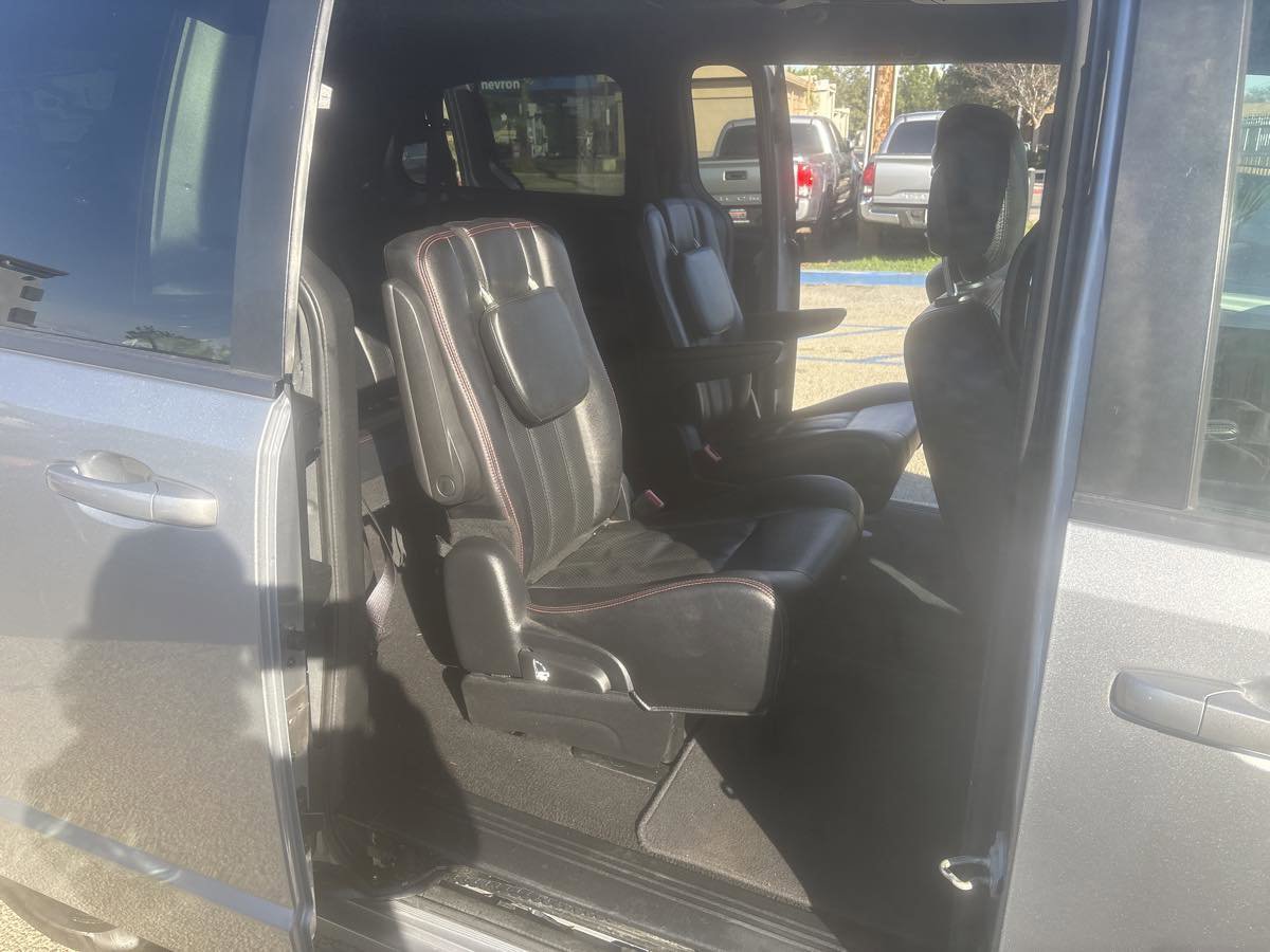 Used 2019 Dodge Grand Caravan GT image 29